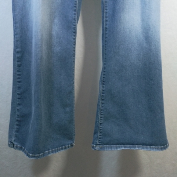 Torrid LUXE SLIM BOOT SUPER STRETCH MID-RISE JEAN Size 22R - Picture 3 of 9